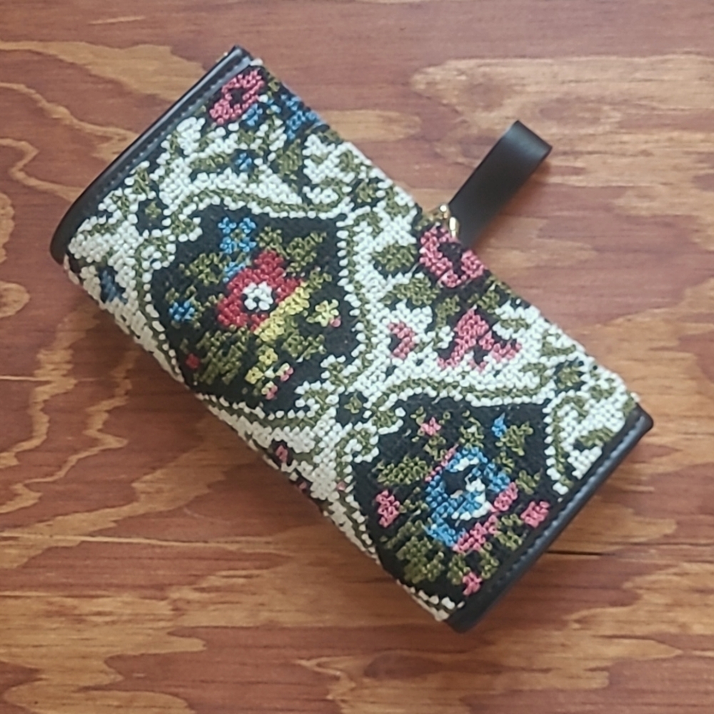Vintage Petit Point Needlepoint Tapestry Floral Boho Wallet Coin Kisslock Belt
